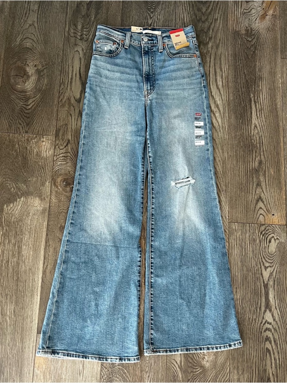 LEVI’S NWT Ribcage Bell Leg High Rise Denim Jeans Size 28 - Picture 2 of 13
